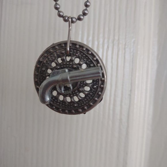 Revolver necklace - Picture 2 of 2